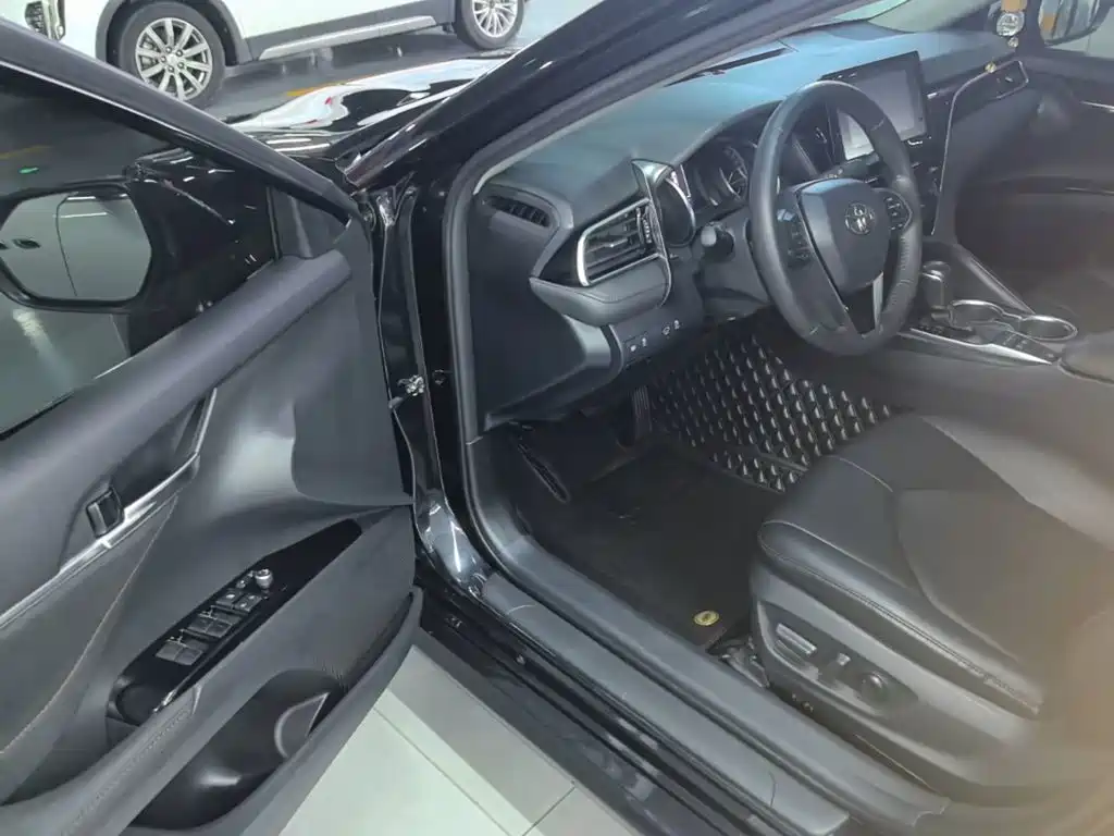 Toyota Camry 2022 — фото 16