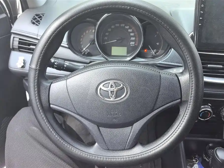 Toyota Yaris L 2021 — фото 15