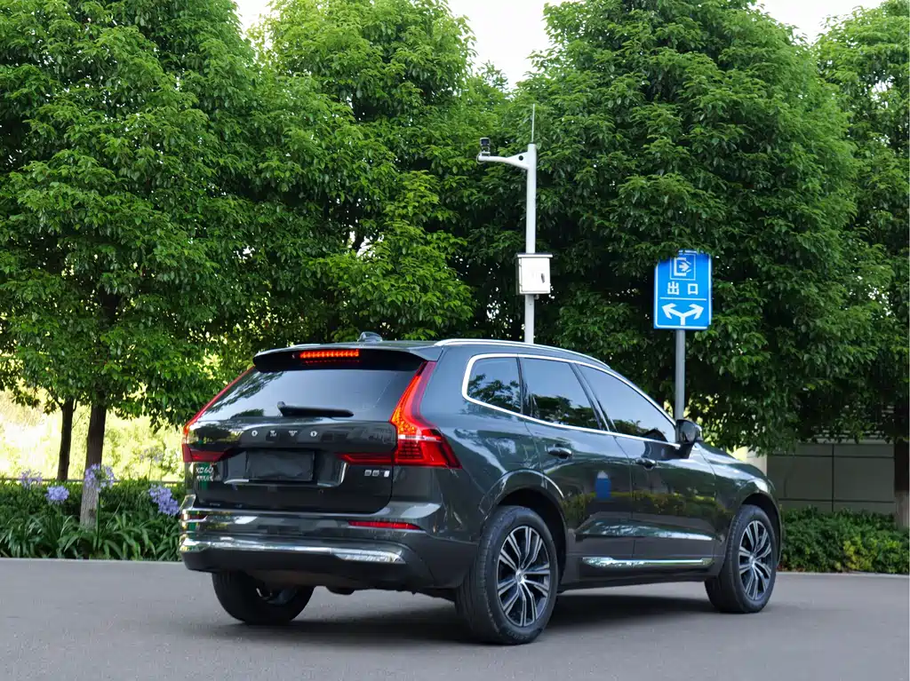 Volvo XC60 2022 — фото 5