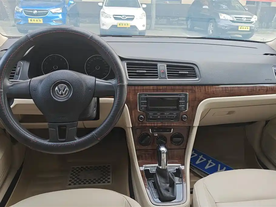 Volkswagen Lavida 2015 — фото 12