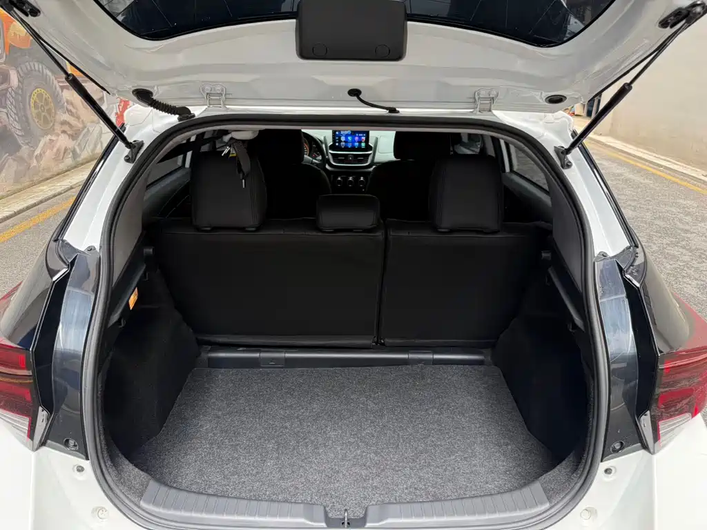 Toyota Yaris L 2023 — фото 18