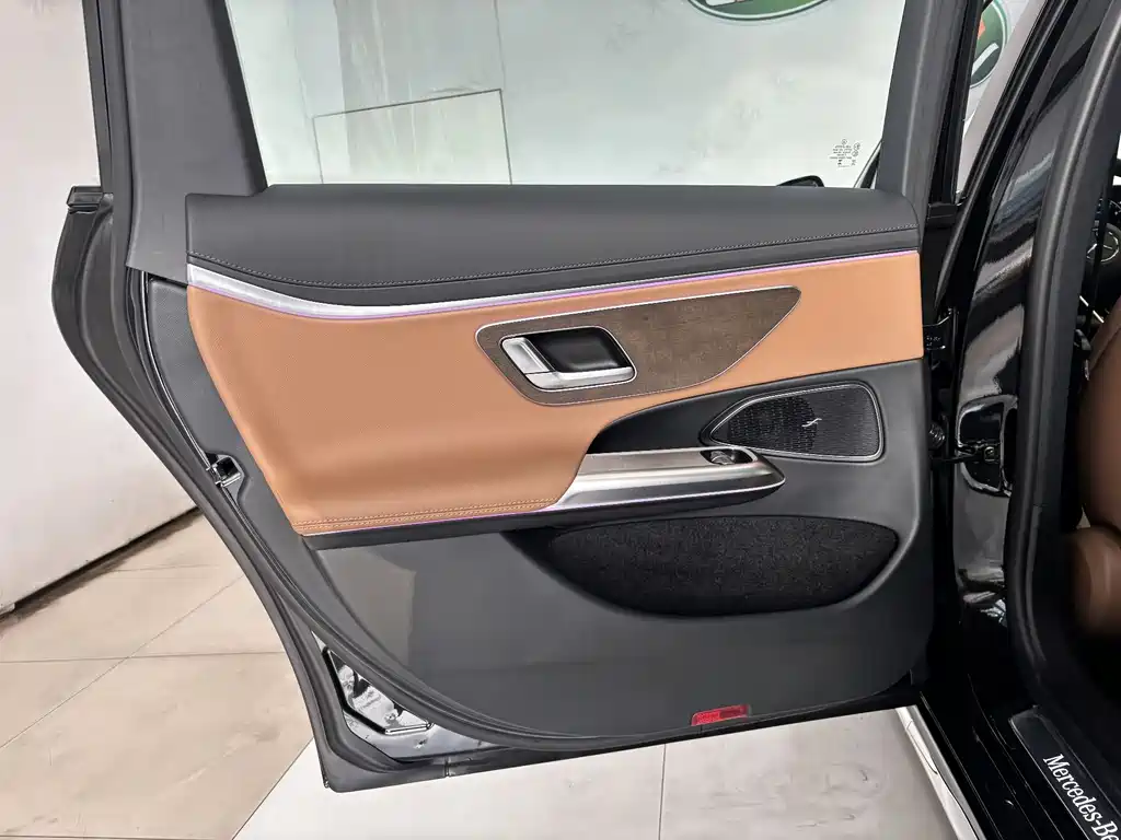 Mercedes-Benz E-Class 2025 — фото 21