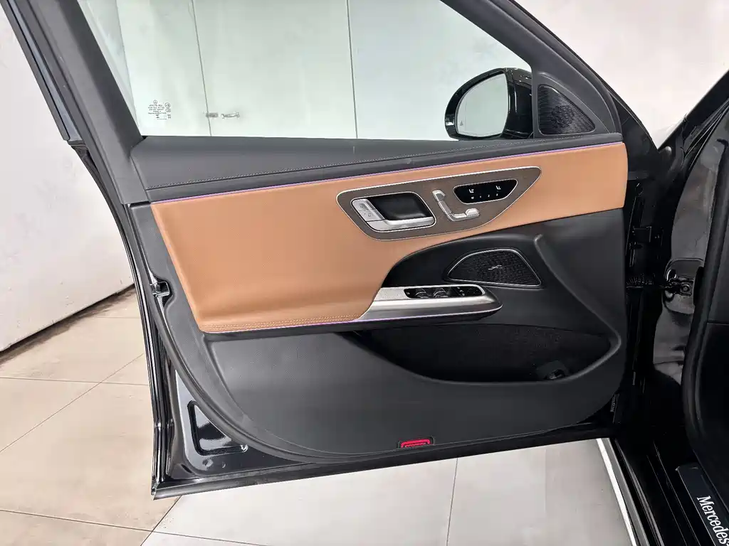 Mercedes-Benz E-Class 2025 — фото 11