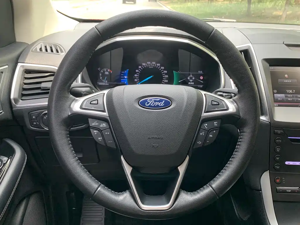 Ford Edge 2016 — фото 17