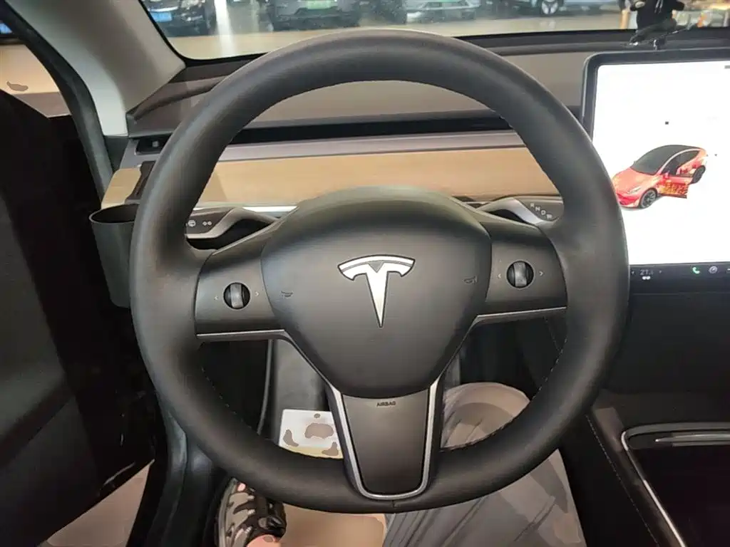 Tesla Model Y 2022 — фото 11