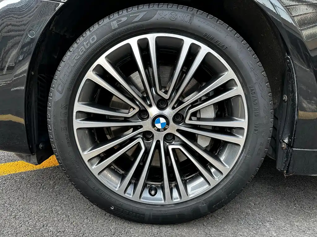 BMW 5 Series 2018 — фото 37