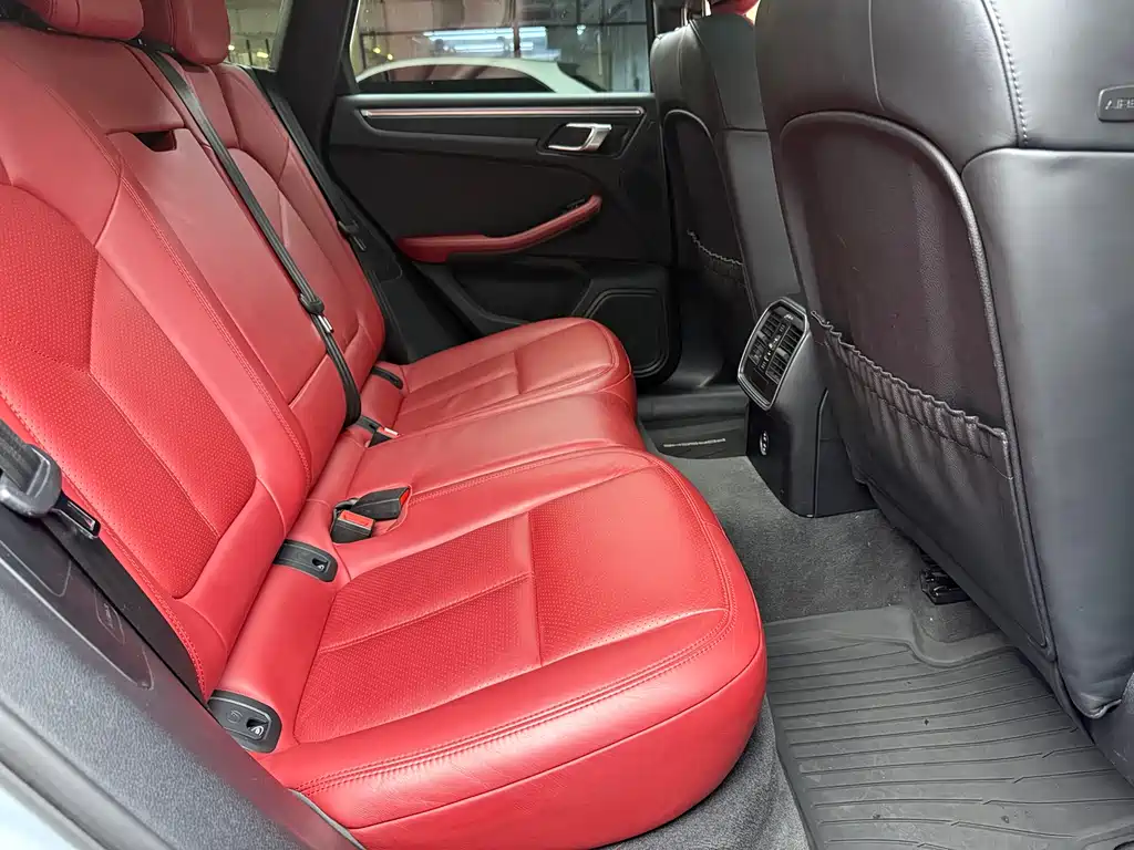 Porsche Macan 2019 — фото 11