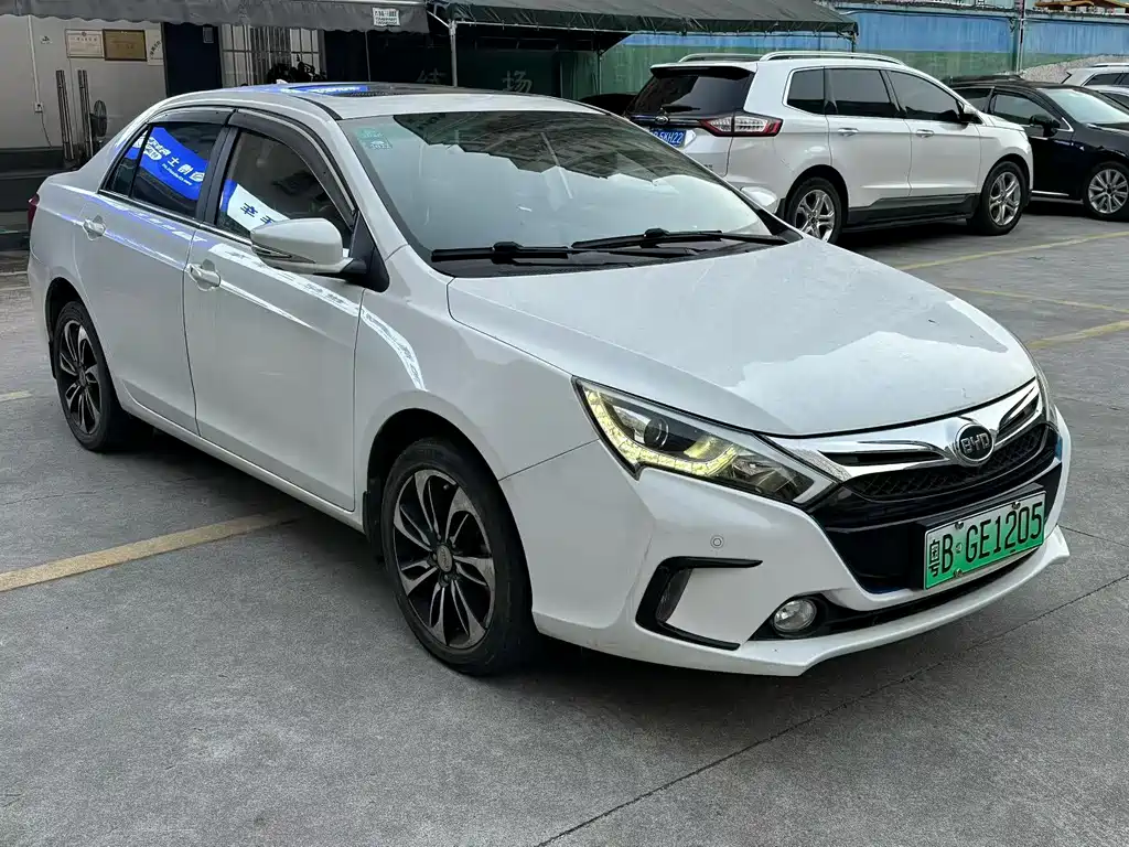 BYD Qin NEV 2016 — фото 3