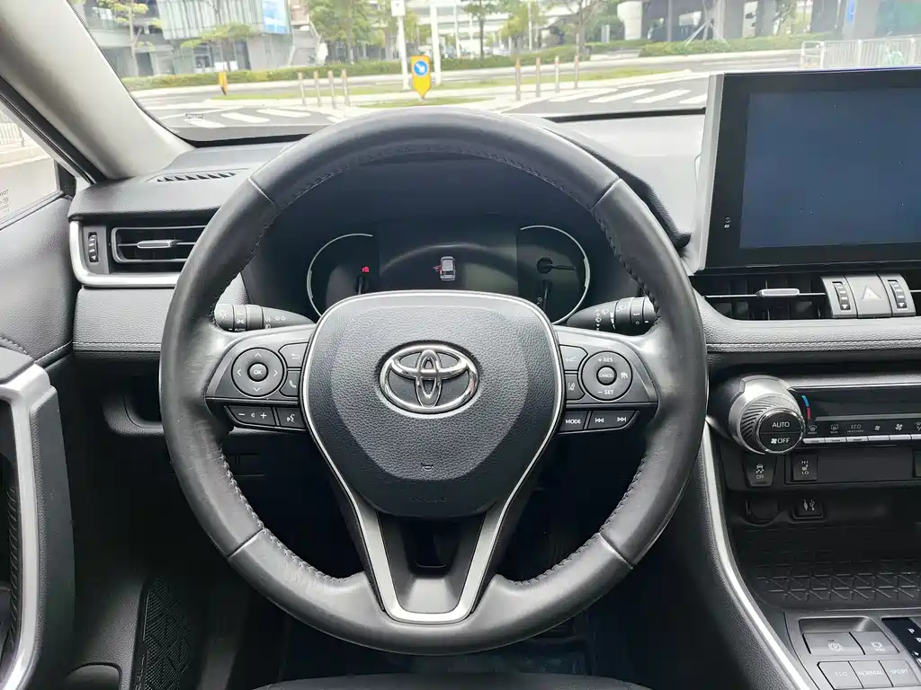 Toyota RAV4 2023 — фото 12