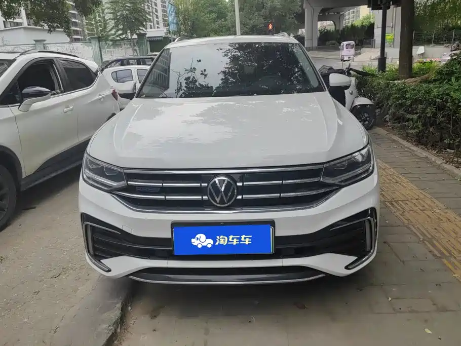 Volkswagen Tiguan L Plug-In Hybrid 2024 — фото 2