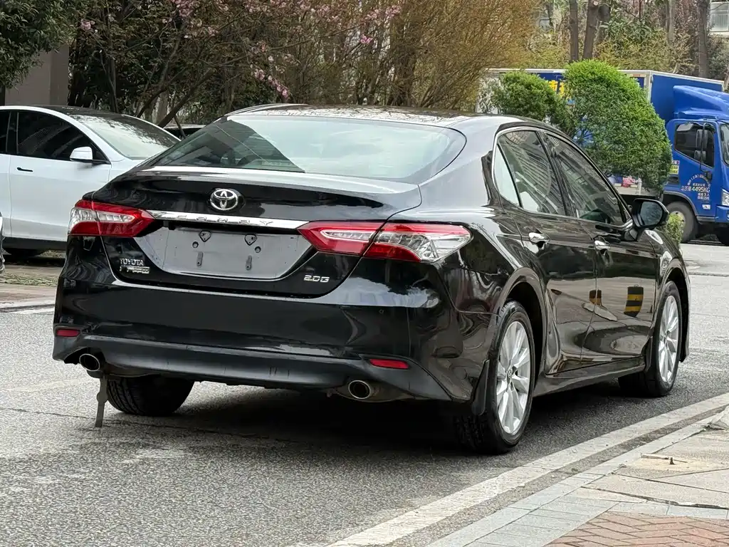Toyota Camry 2019 — фото 4