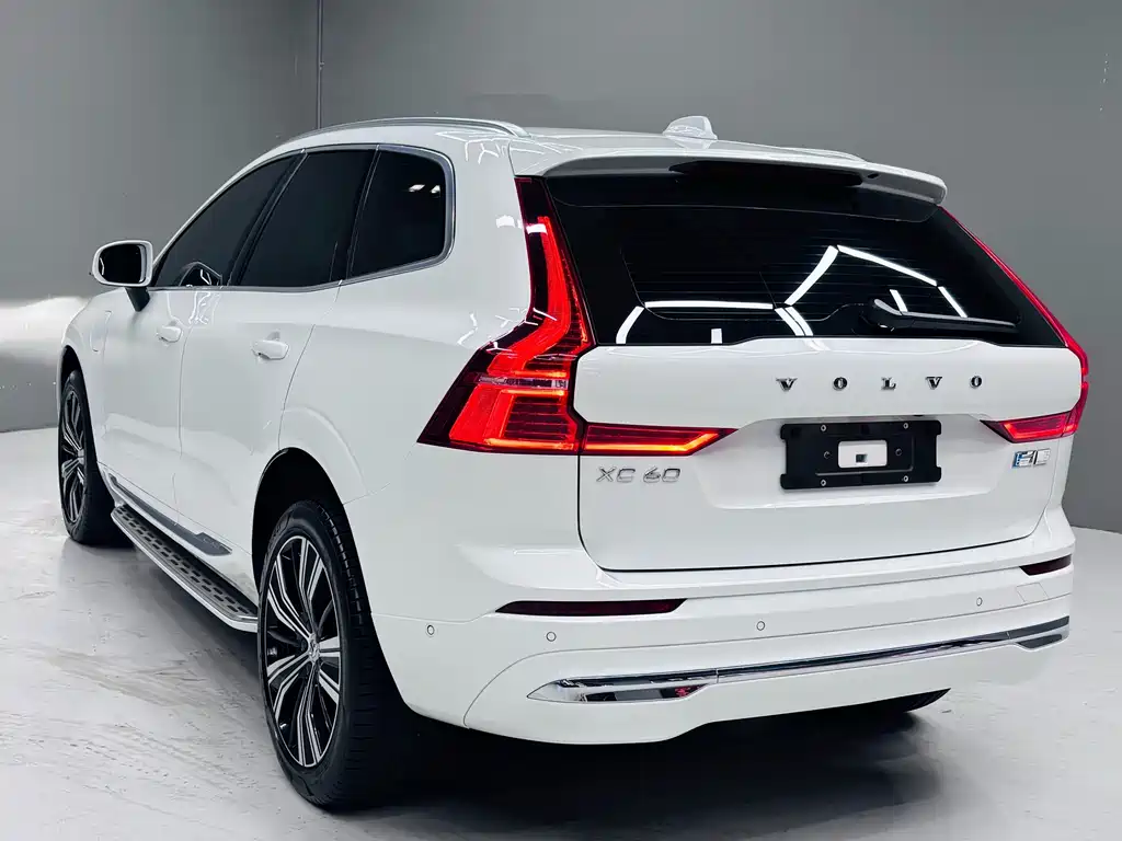 Volvo XC60 PHEV 2023 — фото 3