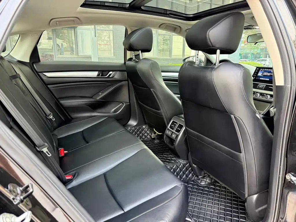 Honda Accord 2020 — фото 16