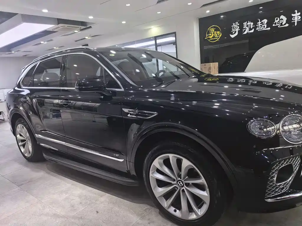 Bentley Bentayga 2021 — фото 16