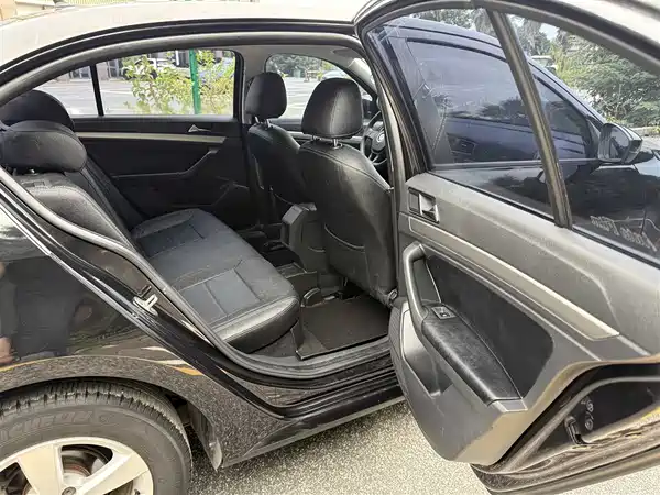 Volkswagen Lavida 2015
