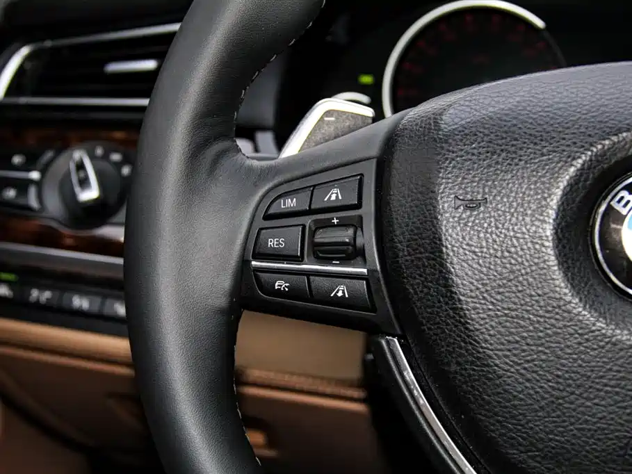 BMW 7 Series 2013 — фото 8