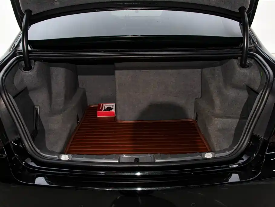 BMW 7 Series 2013 — фото 18