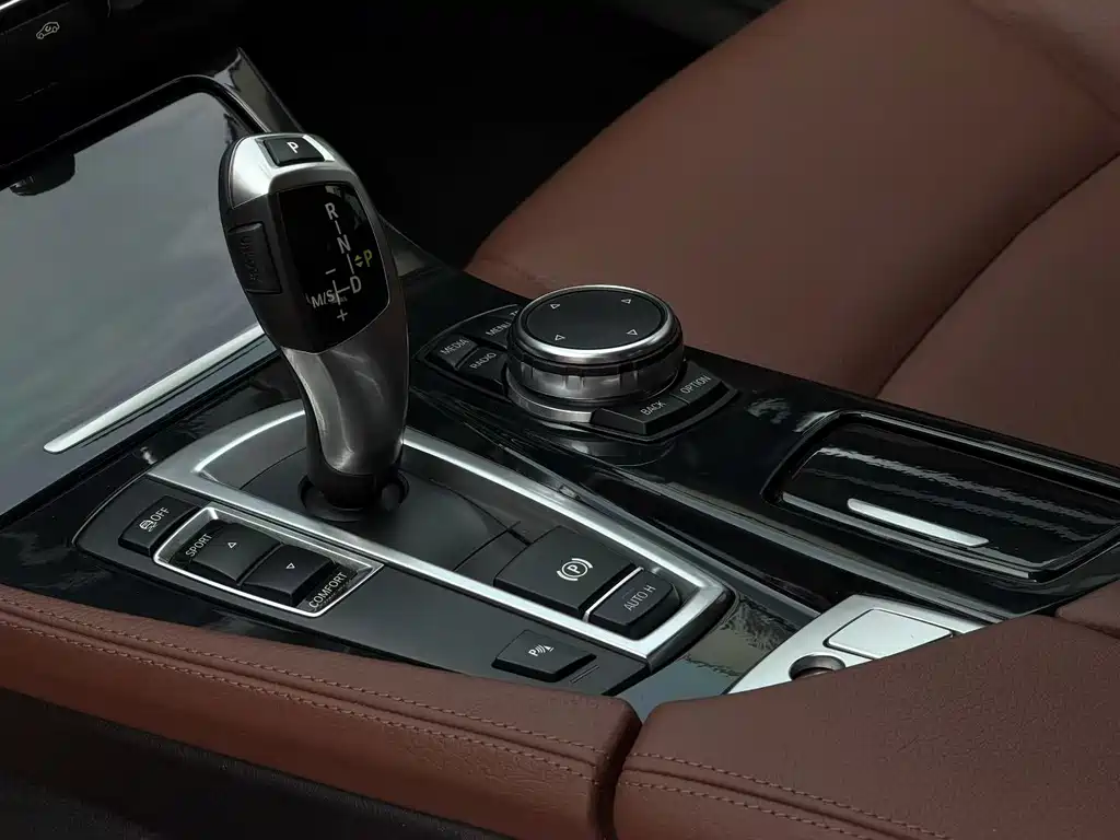BMW 5 Series 2016 — фото 6