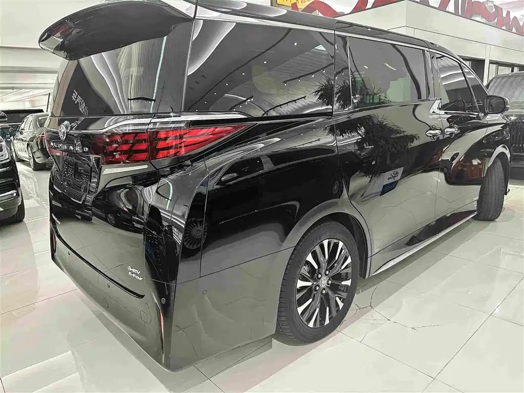 Toyota Alphard 2024 — фото 10