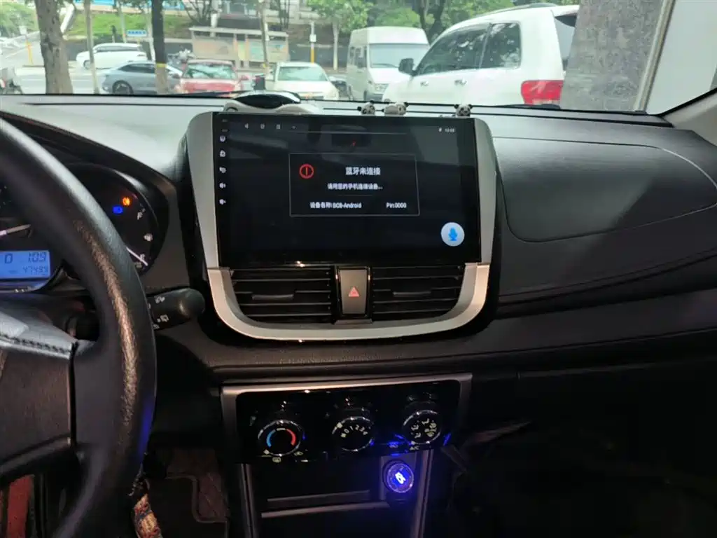 Toyota Yaris L 2017 — фото 13