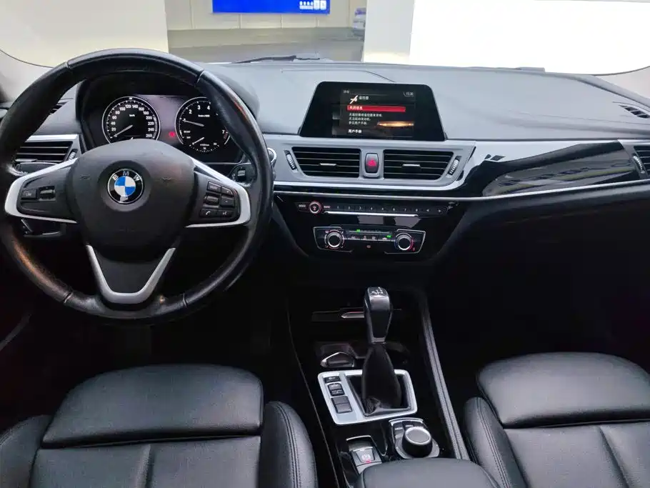BMW 1 Series 2017 — фото 12