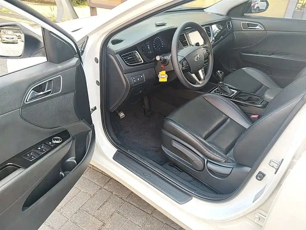 Hyundai Mistra 2015 — фото 16