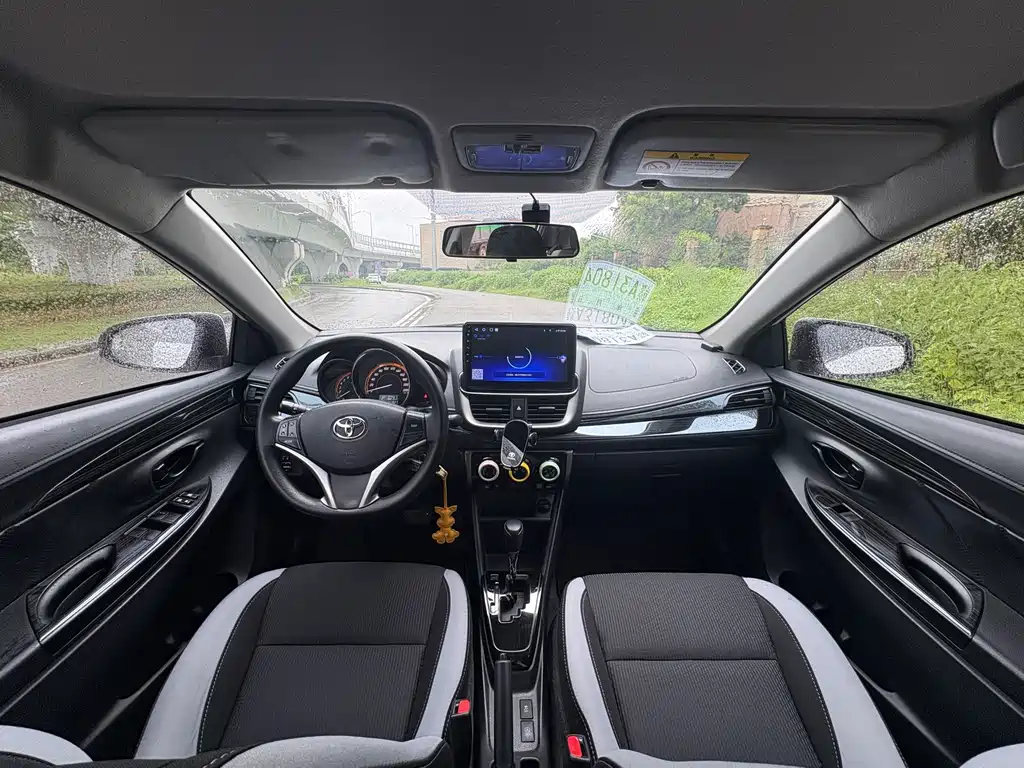 Toyota Yaris L 2022 — фото 14