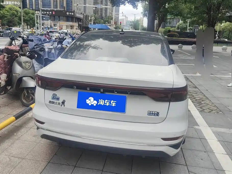 Geely Emgrand 2024