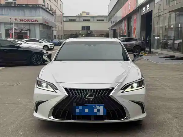 Lexus ES 2024