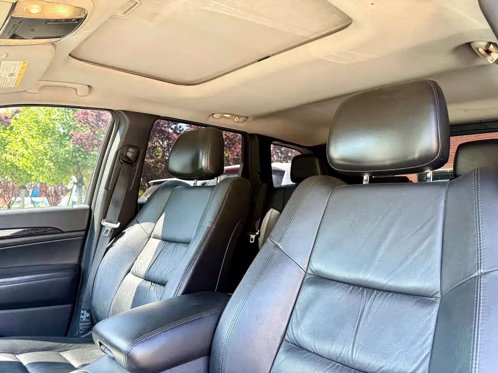 Jeep Grand Cherokee 2012 — фото 10