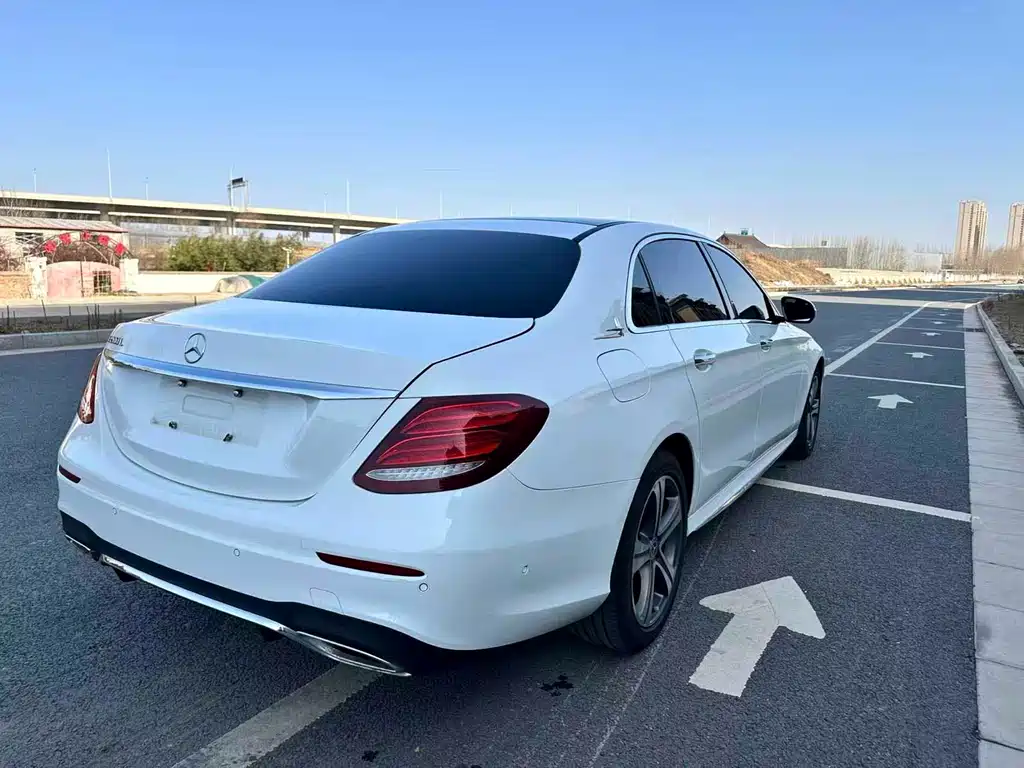 Mercedes-Benz E-Class 2018 — фото 9