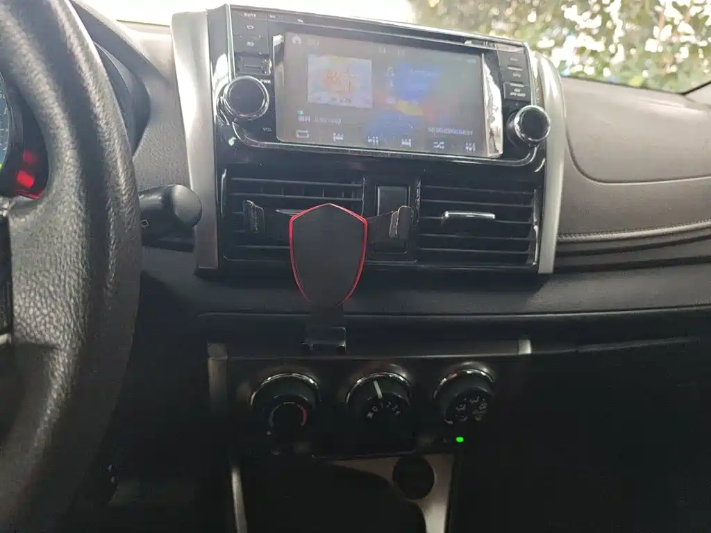 Toyota Yaris L 2015