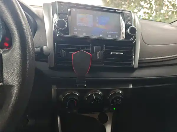 Toyota Yaris L 2015
