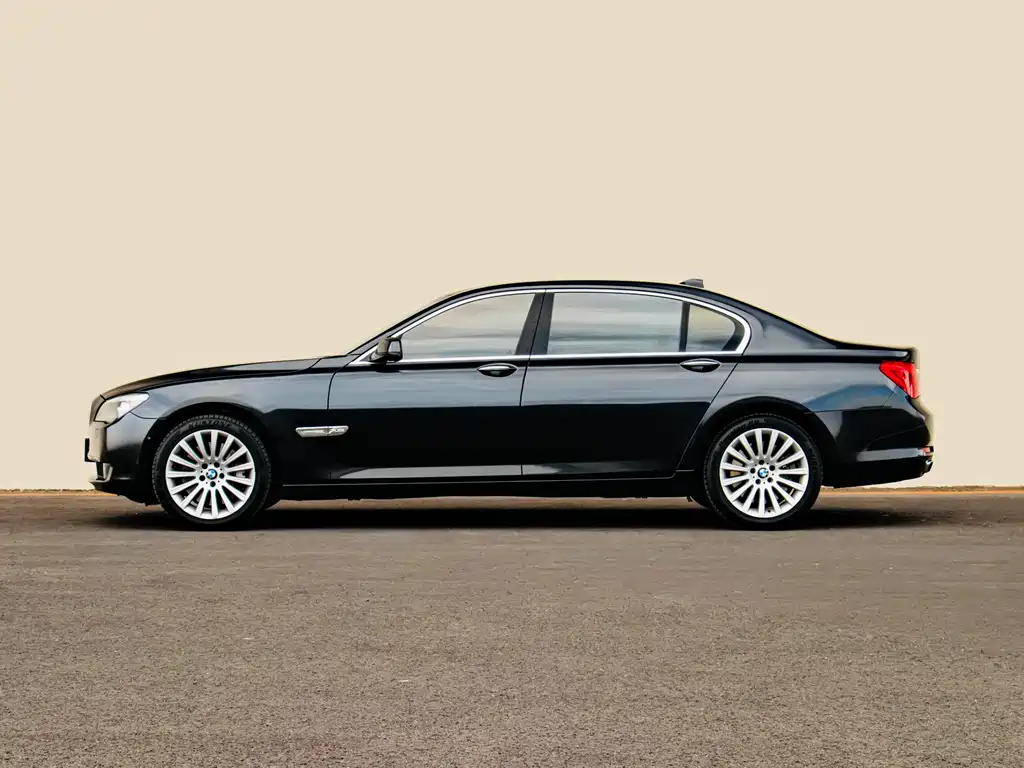 BMW 7 Series 2009 — фото 18