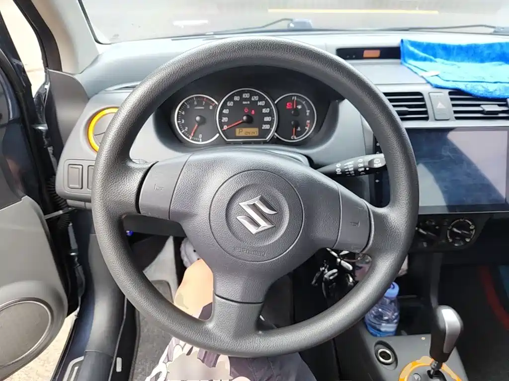 Suzuki Swift 2018 — фото 11