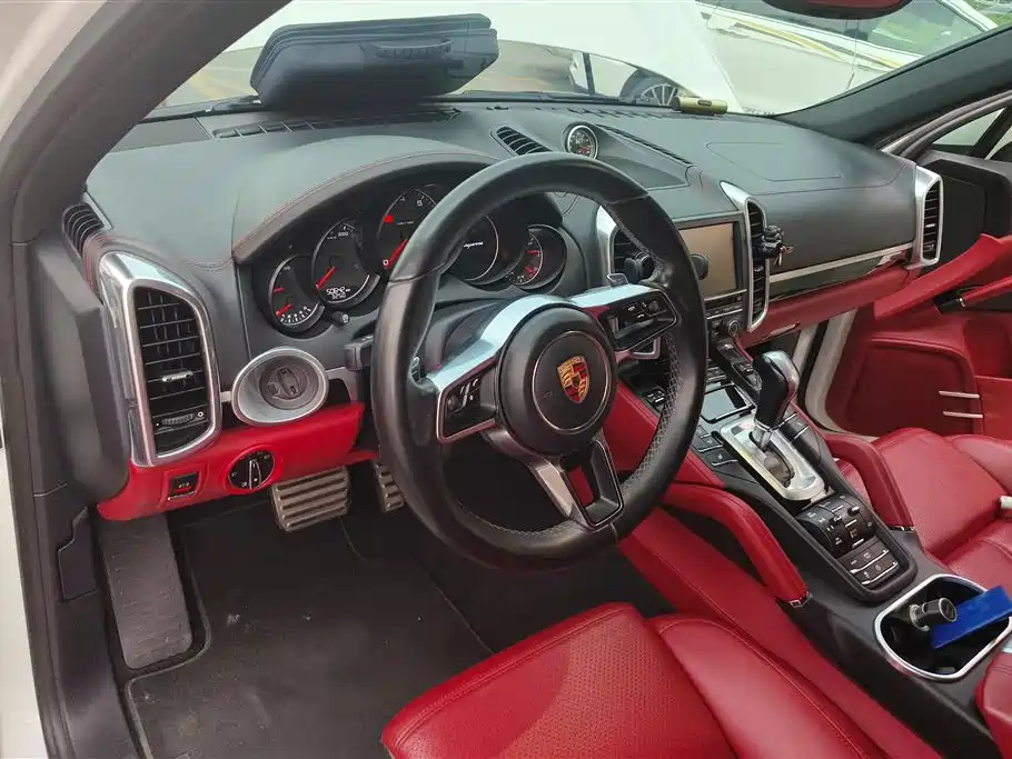 Porsche Cayenne 2015 — фото 12