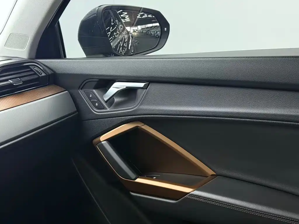 Audi Q3 2021 — фото 13