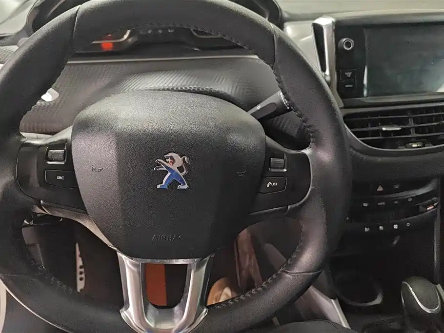 Peugeot 2008 2014 — фото 12