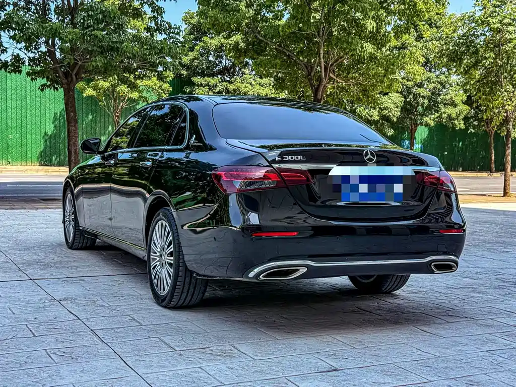 Mercedes-Benz E-Class 2022 — фото 9