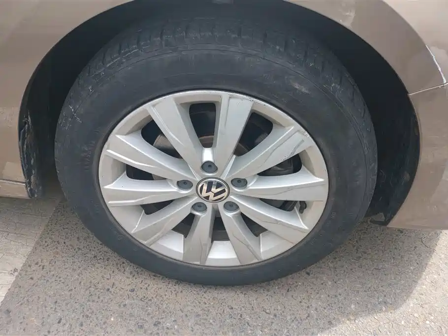 Volkswagen Sagitar 2016