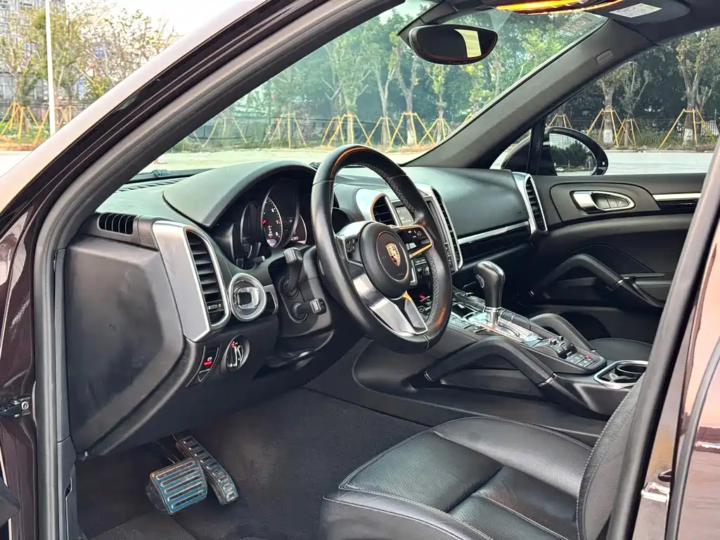 Porsche Cayenne 2016 — фото 11