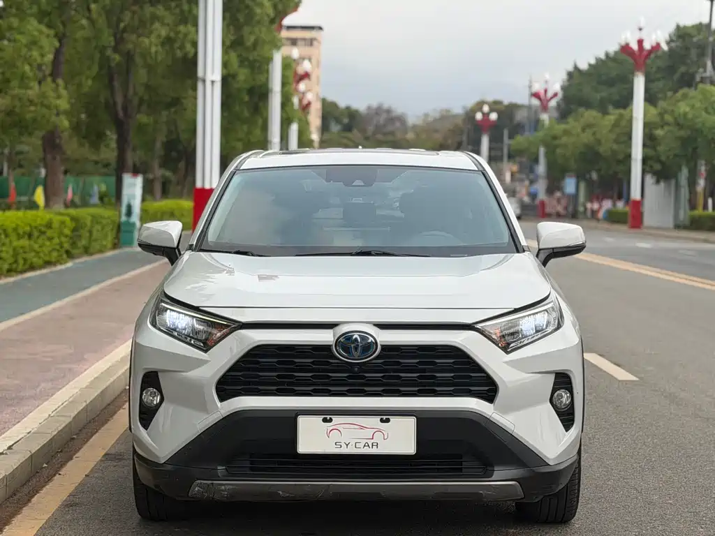 Toyota RAV4 2020 — фото 2