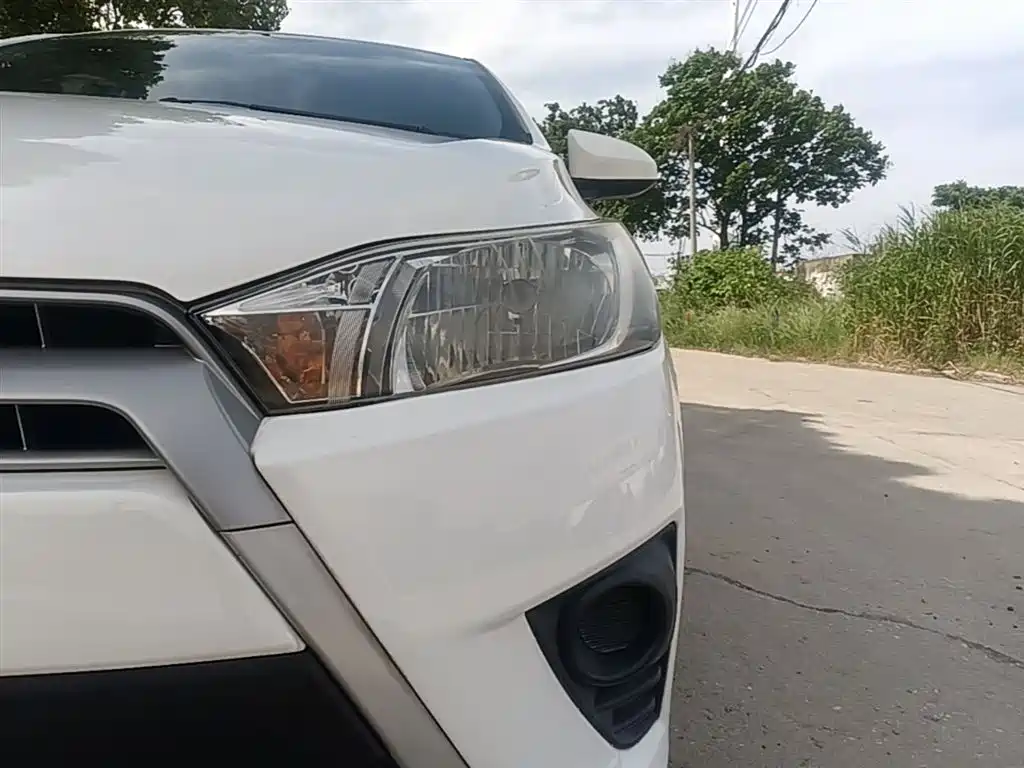 Toyota Yaris L 2015 — фото 24