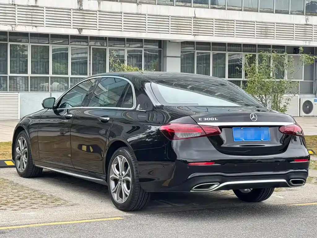 Mercedes-Benz E-Class 2022 — фото 20