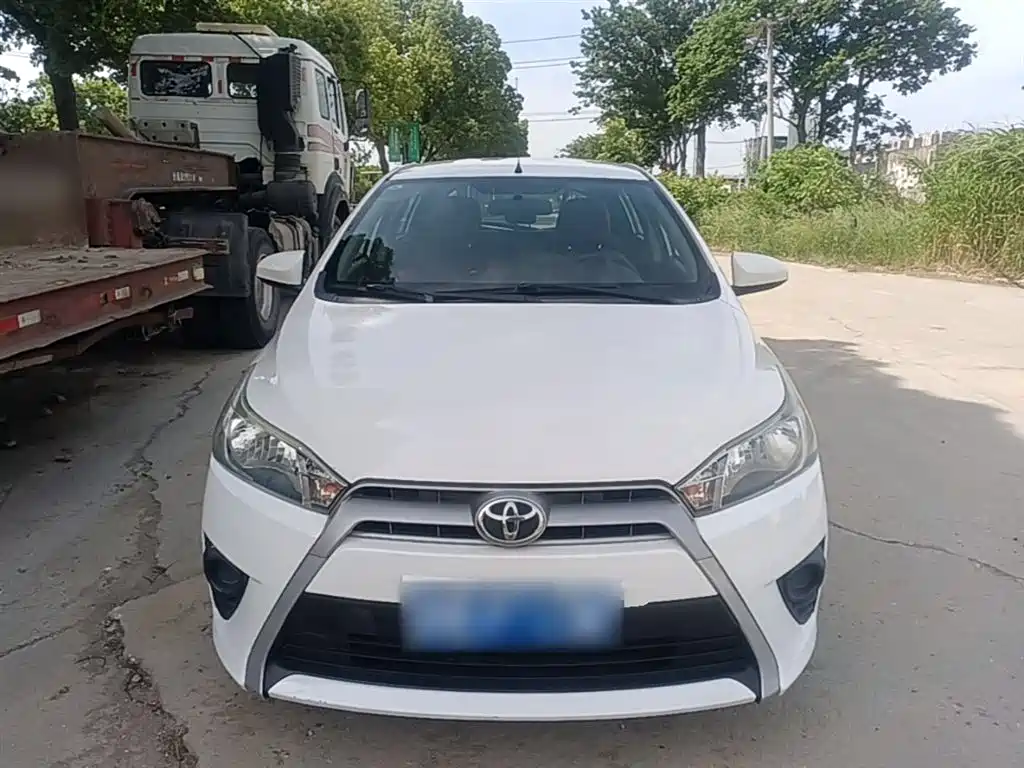 Toyota Yaris L 2015 — фото 3