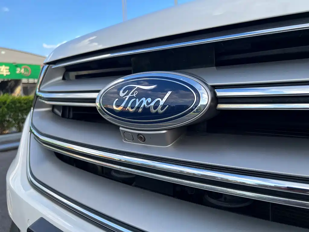 Ford Edge 2016 — фото 14
