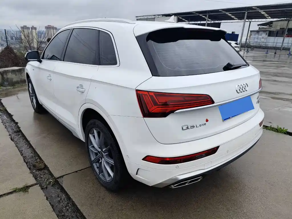 Audi Q5L 2023 — фото 12