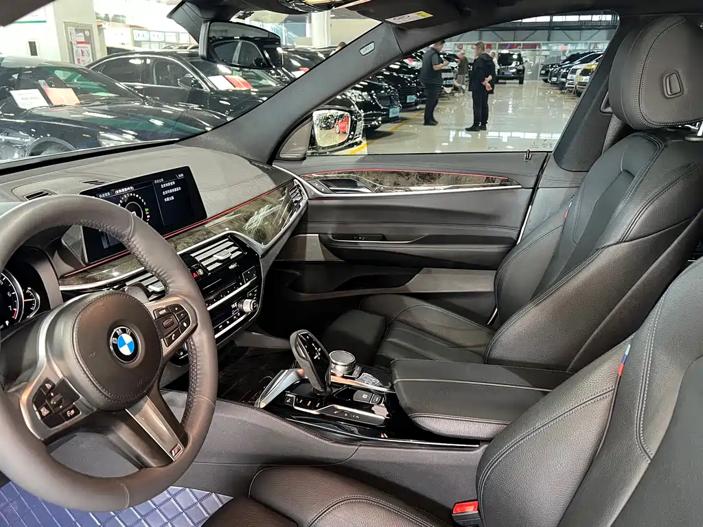 BMW 6 Series GT 2018 — фото 16