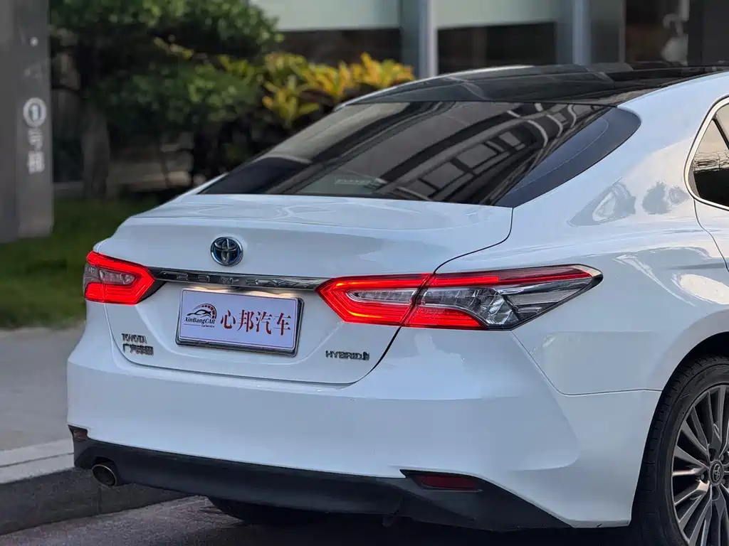Toyota Camry 2019 — фото 17