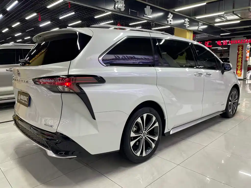 Toyota Granvia 2023